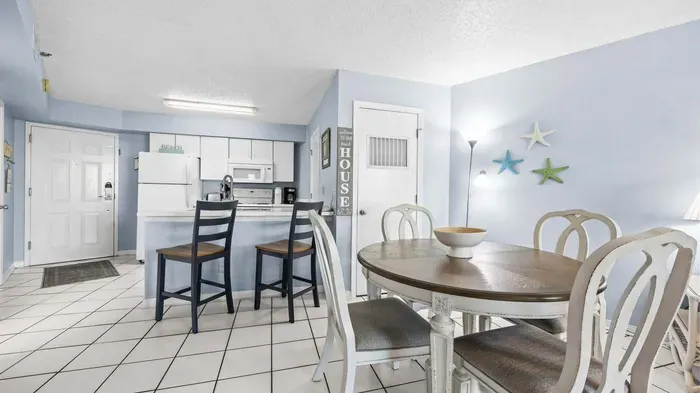 Dining area and breakfast bar