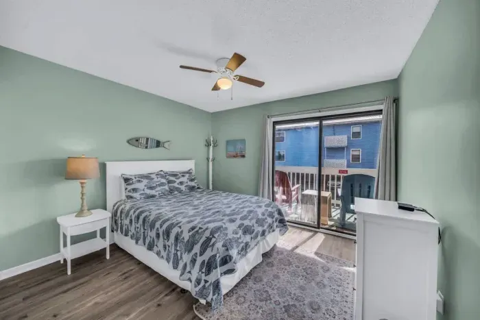 Guest bedroom with balcony access