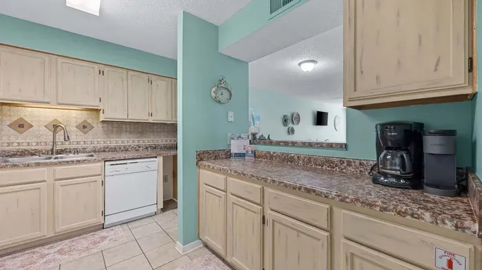 Kitchen with both traditional and Keurig style 1 cup coffee maker