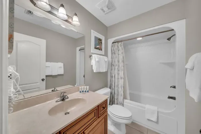 Guest bathroom attached to 2nd guest bedroom