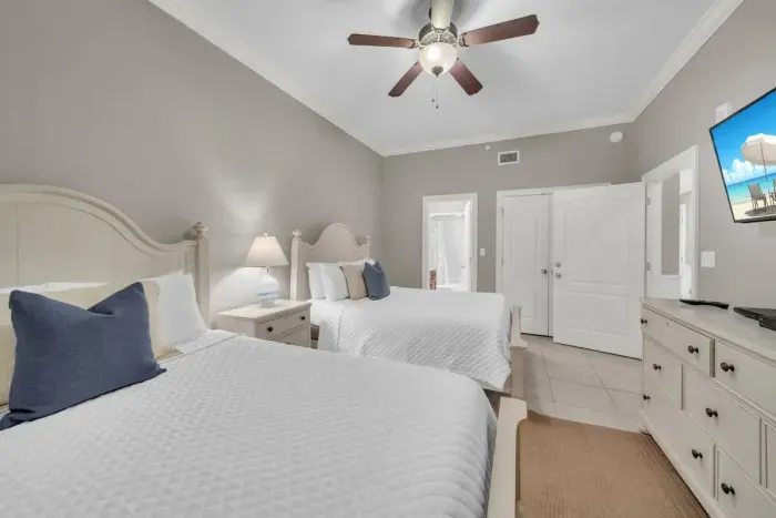 2nd guest bedroom with ensuite bathroom