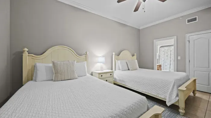 Second guest bedroom with ensuite bathroom