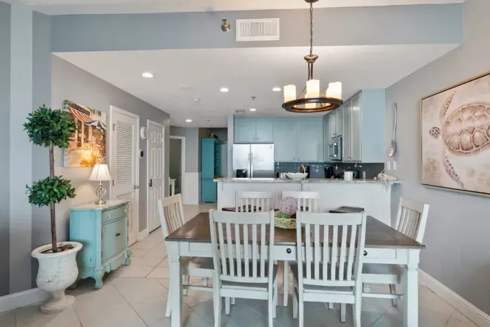 Dining area with seating for 6