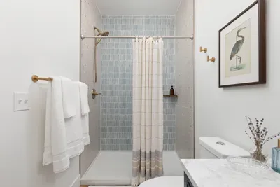 Upstairs Common Bath