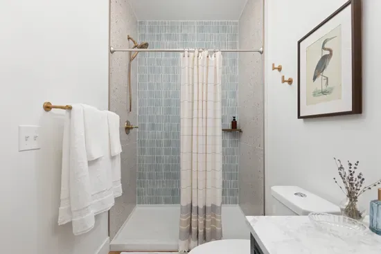 Upstairs Common Bath