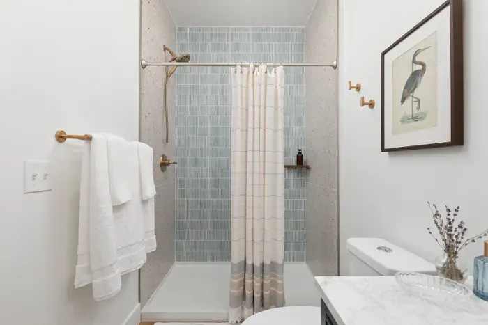 Upstairs Common Bath