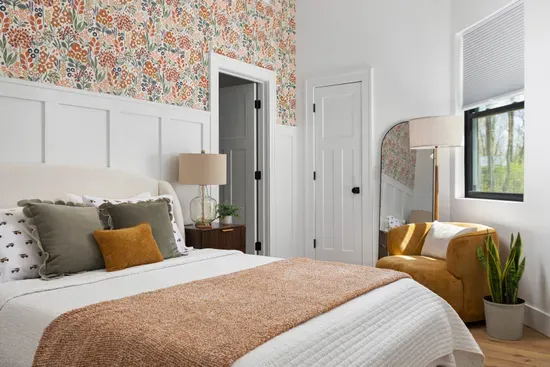 Main Floor Queen Suite