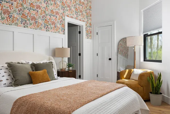 Main Floor Queen Suite