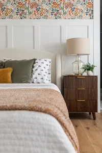 Main Floor Queen Suite