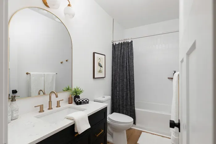 Main Floor Common Bath