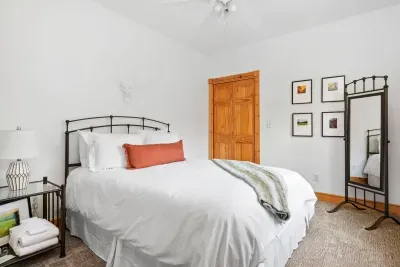 Charming Queen Retreat: Elegantly designed room with serene vibes and inviting textures awaits you!