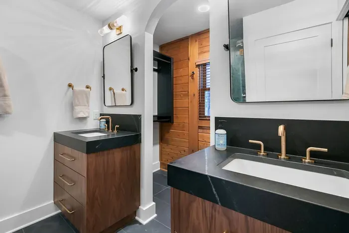 The Wolff Den | Private 10 Acres + Hot Tub & Sauna - image 22 of 64