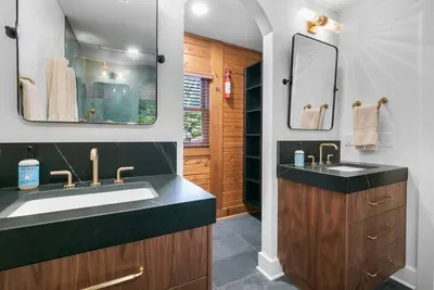 The Wolff Den | Private 10 Acres + Hot Tub & Sauna - image 26 of 64