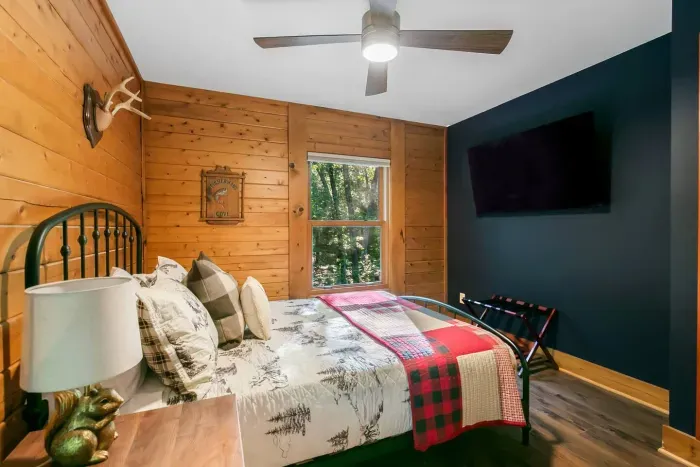 The Wolff Den | Private 10 Acres + Hot Tub & Sauna - image 21 of 64