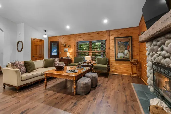 The Wolff Den | Private 10 Acres + Hot Tub & Sauna - image 8 of 64