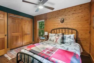 The Wolff Den | Private 10 Acres + Hot Tub & Sauna - image 27 of 64