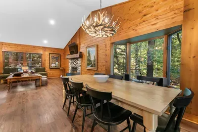 The Wolff Den | Private 10 Acres + Hot Tub & Sauna - image 15 of 64
