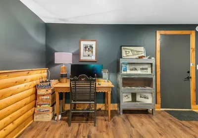 The Wolff Den | Private 10 Acres + Hot Tub & Sauna - image 35 of 64
