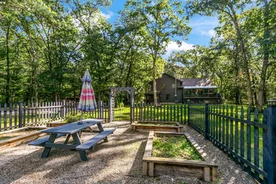 The Wolff Den | Private 10 Acres + Hot Tub & Sauna - image 53 of 64
