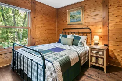 The Wolff Den | Private 10 Acres + Hot Tub & Sauna - image 25 of 64