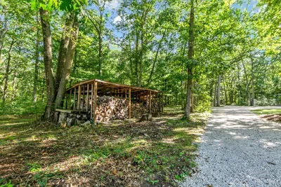 The Wolff Den | Private 10 Acres + Hot Tub & Sauna - image 62 of 64