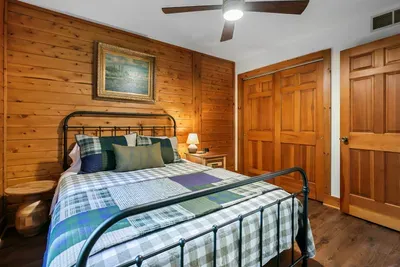 The Wolff Den | Private 10 Acres + Hot Tub & Sauna - image 29 of 64