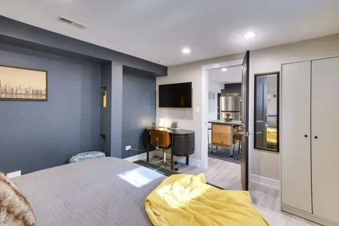 Chic Studio Retreat: Enjoy modern design, comfy workspace, and a touch of urban flair!