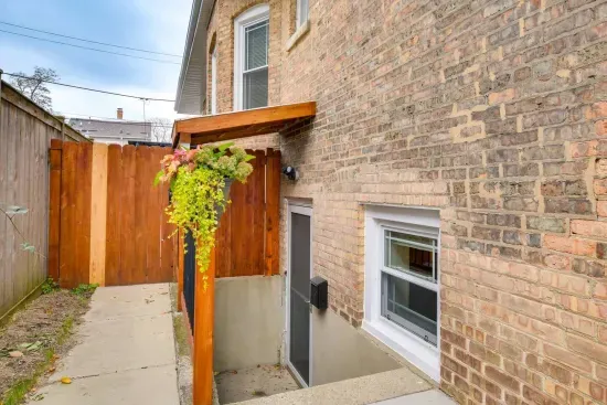 Charming Private Entrance: Step into your retreat adorned with lush greenery and warm wood accents!