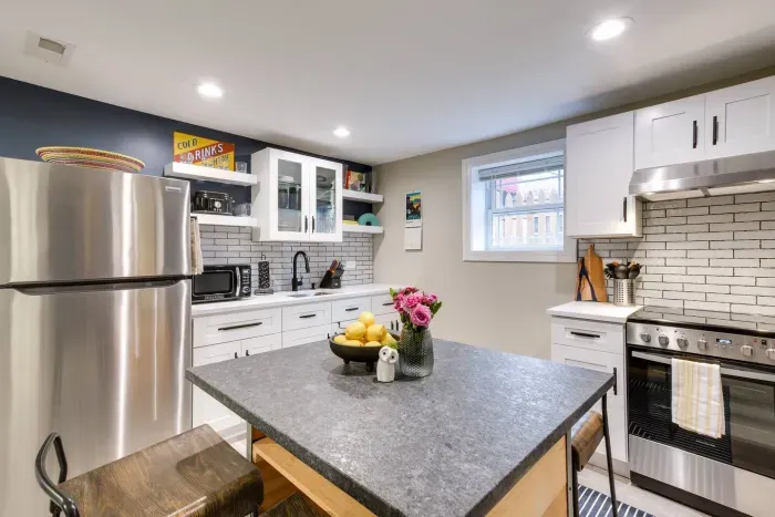 Kitchen Delight: Enjoy crafting meals in this stylish kitchen with modern appliances and cozy decor!