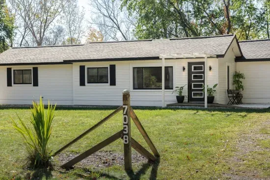 Charming Exterior: Enjoy tranquil moments on the porch amid nature's beauty!