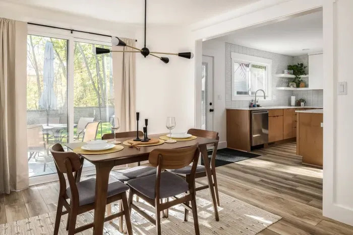 Dining Room: Bright and inviting, perfect for intimate meals and laughter-filled gatherings!