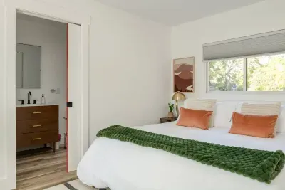 Modern King Retreat: Bright and airy bedroom with stylish decor and serene garden views!