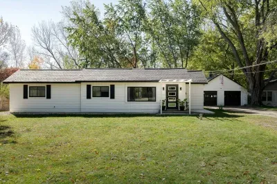 Charming Mid-Century Exterior: Enjoy beautiful views from this inviting home surrounded by nature's splendor!