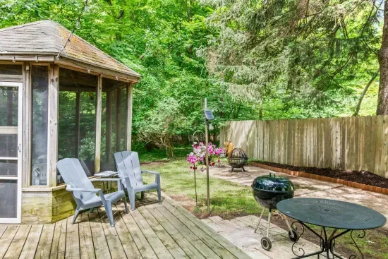 The Pink Lady of The Lake; a charming Glenn cabin!