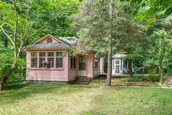 The Pink Lady of The Lake; a charming Glenn cabin!