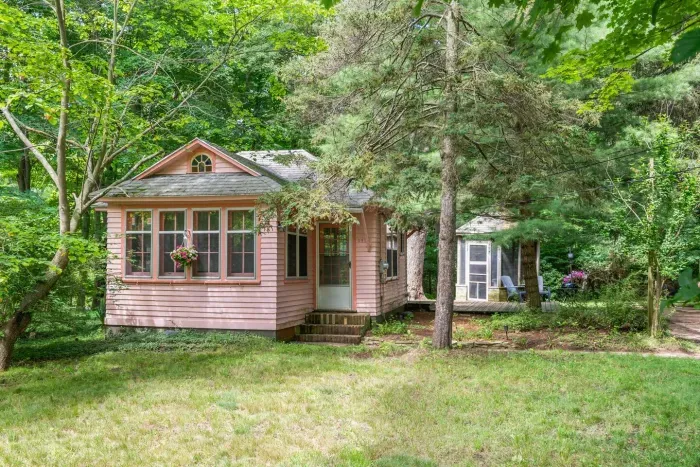 The Pink Lady of The Lake; a charming Glenn cabin! - image 1 of 31