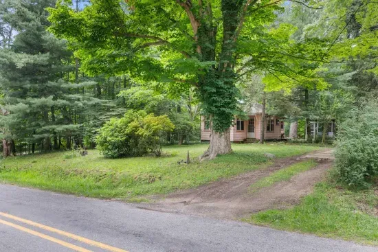 The Pink Lady of The Lake; a charming Glenn cabin!