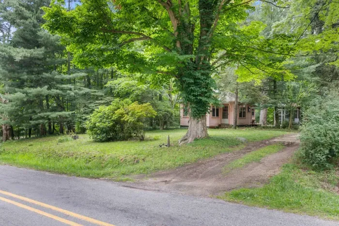 The Pink Lady of The Lake; a charming Glenn cabin! - image 23 of 31