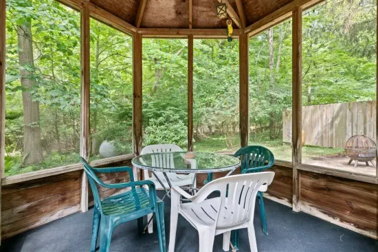 The Pink Lady of The Lake; a charming Glenn cabin!