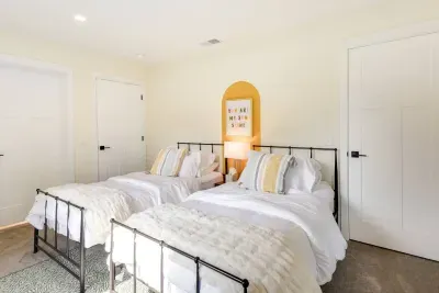 Twin Bedroom: Stylish twin beds with playful decor for a fun retreat in Galena!