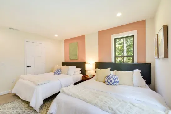 Double Queen Room: Bright and airy retreat with comfy beds and views of nature’s beauty!
