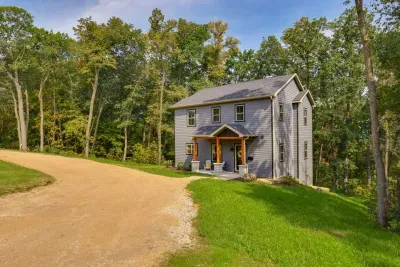 Charming Exterior: Nestled in nature, enjoy warm evenings on the porch among the trees!