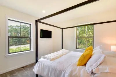 Queen Bedroom Retreat: Enjoy tranquil views and modern comforts in this inviting bedroom haven!