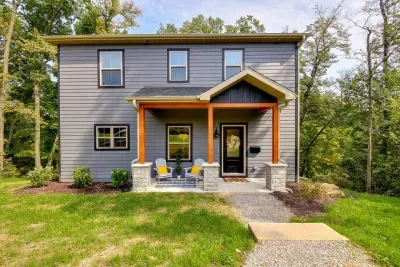 Front Porch Retreat: Sip coffee on the charming porch surrounded by nature’s beauty!