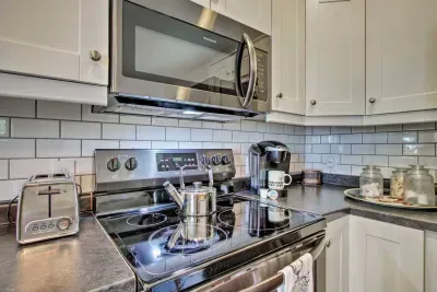 Kitchen Delight: Modern appliances and stylish finishes for a culinary adventure in Galena!