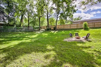 Extra Large Outdoor Oasis: Gather around the fire pit and enjoy stunning greenery in your private backyard!