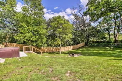 Peaceful Outdoor Oasis: Relax by the fire pit and soak in the serene views of nature's beauty!