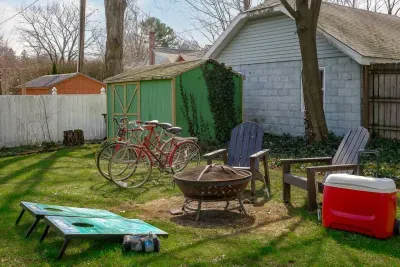 Outdoor Retreat: Enjoy sunny days by the fire pit, with bikes and games for endless fun!