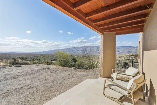 Patio Paradise: Unwind on the terrace with stunning mountain views and desert breeze!