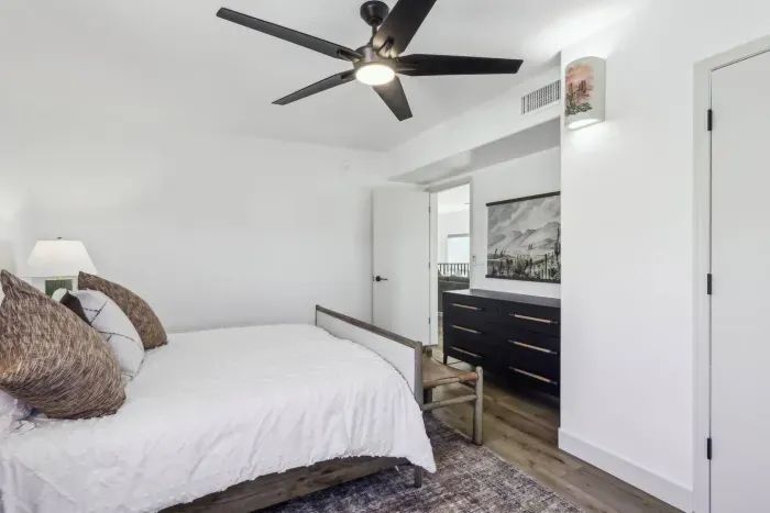 Charming Retreat: Relax in a stylish room with nature-inspired decor and serene lighting!
